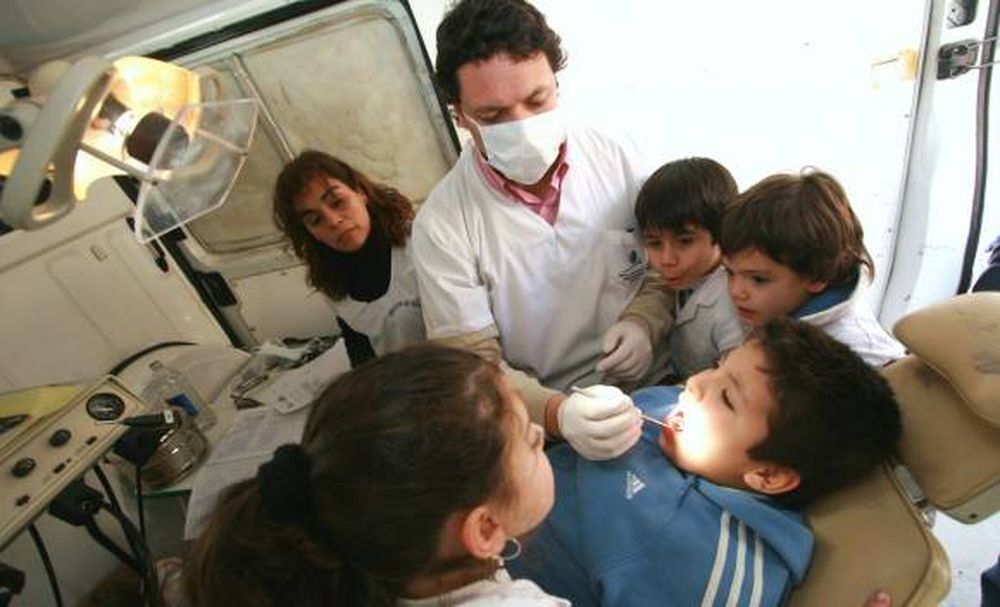 Arrancó el primer consultorio dental municipal y móvil