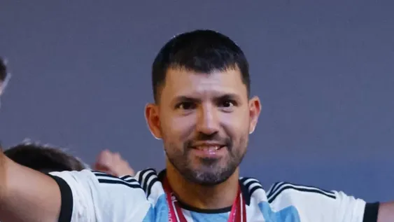 El Kun Agüero vuelve a jugar tras el retiro