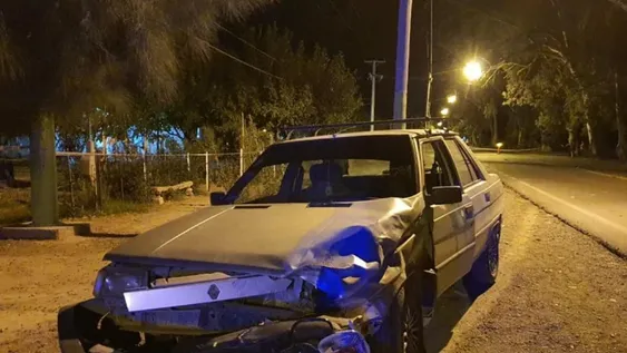 En moto y sin casco, cruzó de carril y murió al chocar de frente contra un automovilista