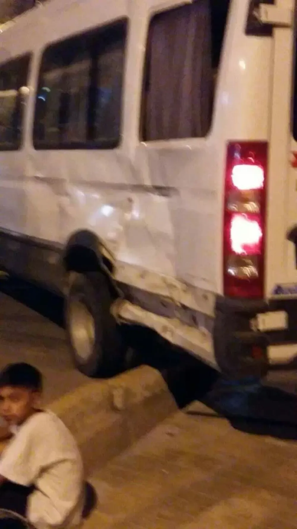 Al menos seis heridos en un choque entre un colectivo y una combi