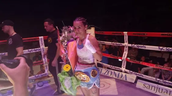 Por descalificación, Cecilia Román retuvo el título mundial de peso gallo