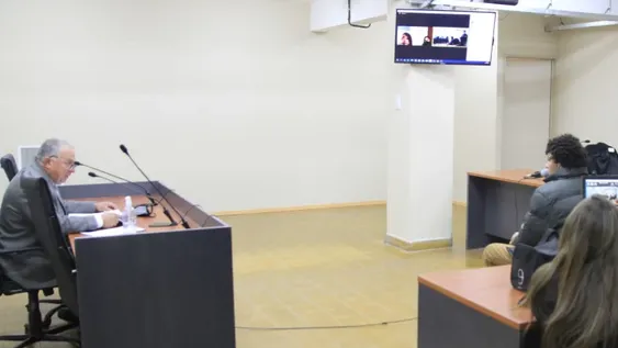 Acusan a un riojano de 30 años de salir con una chica de 17, llevarla a su casa y violarla