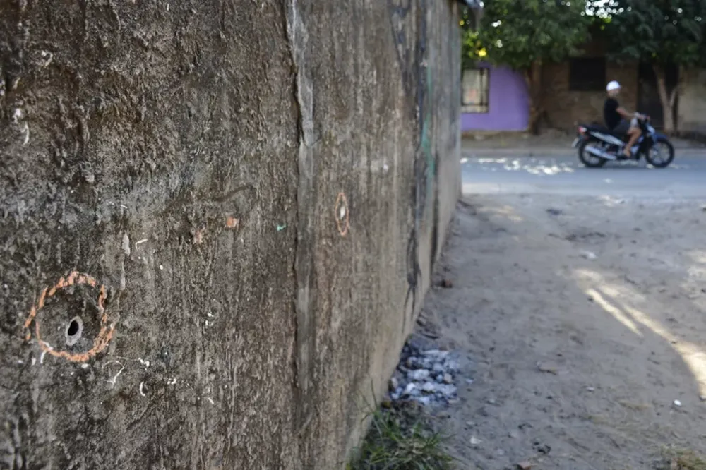 Asesinan a tiros a tres hombres en Rosario