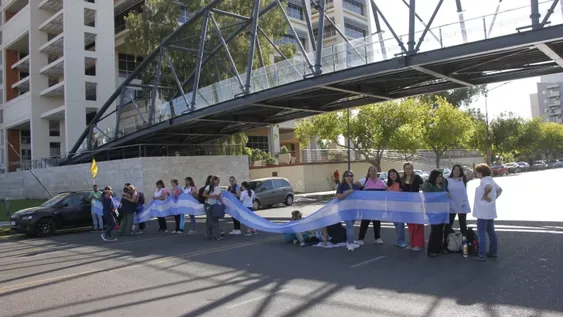 Docentes autoconvocados vuelven a marchar: se cumple la 12da jornada de paro