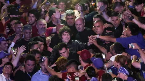 Milei cerró la campaña en Rosario: “A partir del domingo va a cambiar en serio la Argentina”