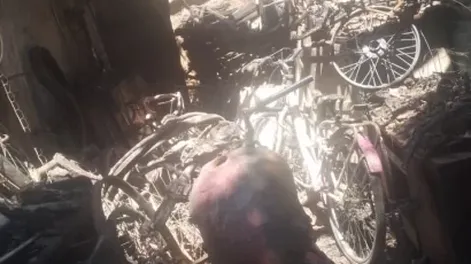 Pérdidas totales en una bicicletería por un dañino incendio en medio de la lluvia