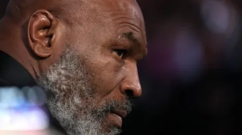 En silla de ruedas y con un bastón: la preocupante imagen de Mike Tyson