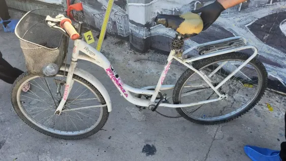 JUAN CARLOS ONTIVEROS iba en bicicleta y murió instantes después de protagonizar un choque con el Ford Fiesta de Juan Hipólito Paredes.