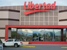 La Anónima adquirió el Hiper Libertad en San Juan y otras 11 sucursales en el país. La Anónima adquirió el Hiper Libertad en San Juan y otras 11 sucursales en el país.