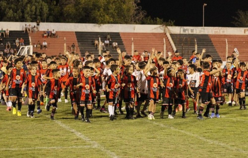 LOS MÁS PEQUEÑOS largaron el mismo domingo con la actividad en el Mundialito. Luego se desarrolló el acto inaugural.