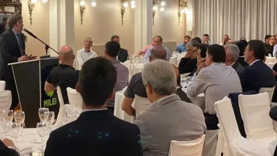 Empresarios fueron a escucharlo pero no quieren que se sepa