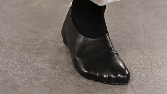 Zapatos que no parecen zapatos, la moda más rara de la temporada