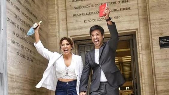 Se casó el Chino Leunis con un detalle en su look que llamó la atención