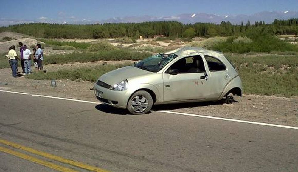 Murió un nene en un vuelco: iba con su papás al médico