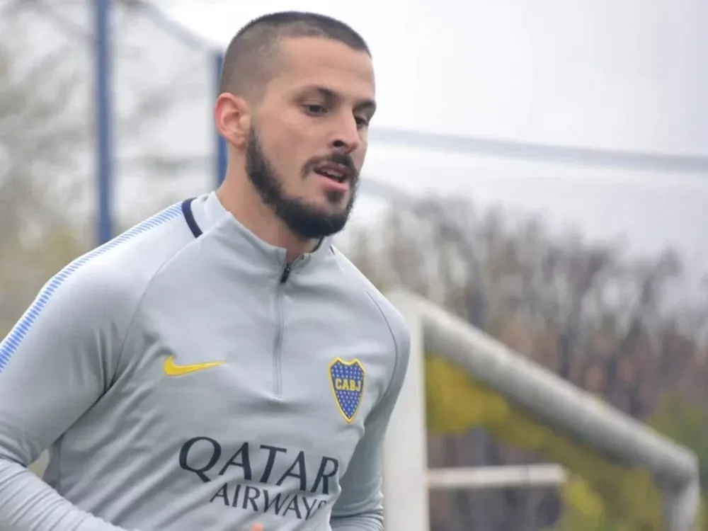 Benedetto tiene una lesión muscular y está en duda su presencia en el Superclásico