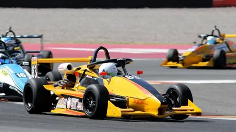 Juan Pablo Guiffrey se quedó con la victoria en la F3 Metro y Joaquín Naranjo no pudo finalizar