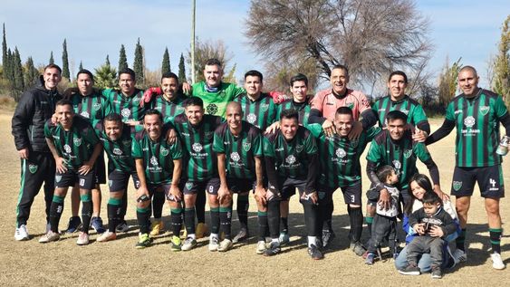 Goleada. El Senior de San Martín goleó por 5-1 a Las Paredes de Mendoza y avanzó en la Liga Nacional.