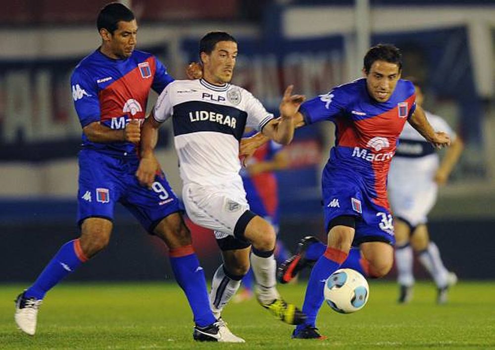Gimnasia no pudo acortar