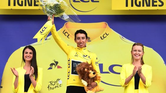 El colombiano Bernal pasó a liderar el Tour de Francia y está cerca de hacer historia