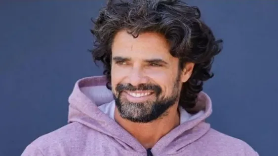 La foto totalmente desnudo de Luciano Castro que sacude las redes sociales