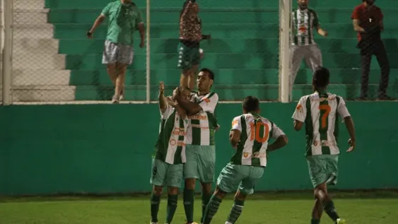 Desamparados goleó a Unión ante su gente y es puntero