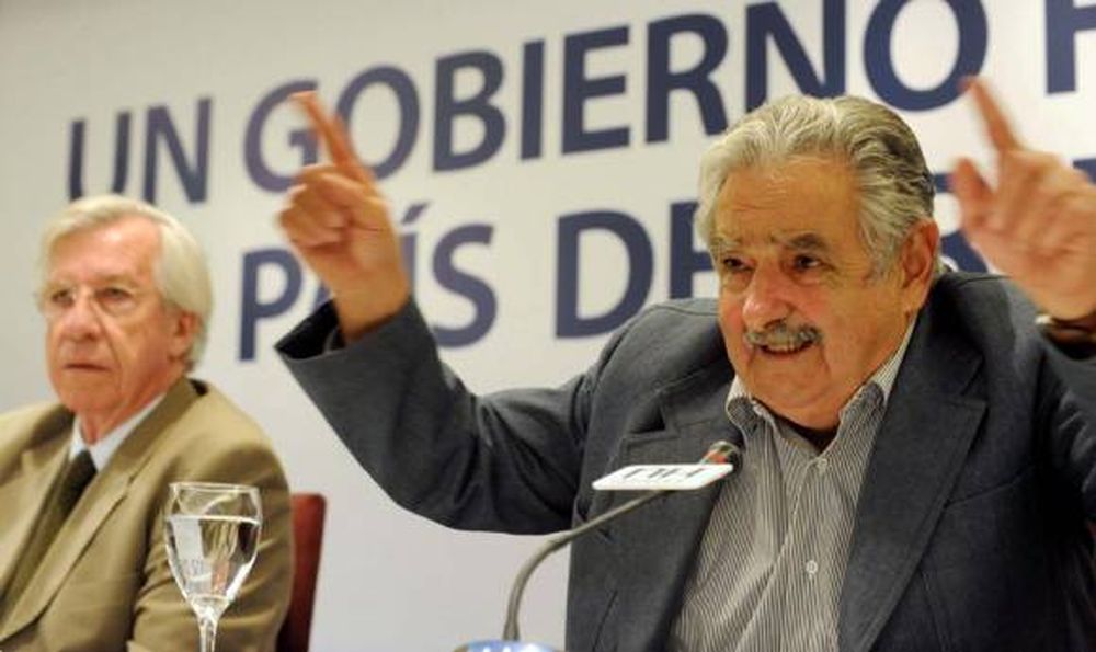 Enojo con Mujica por la papelera