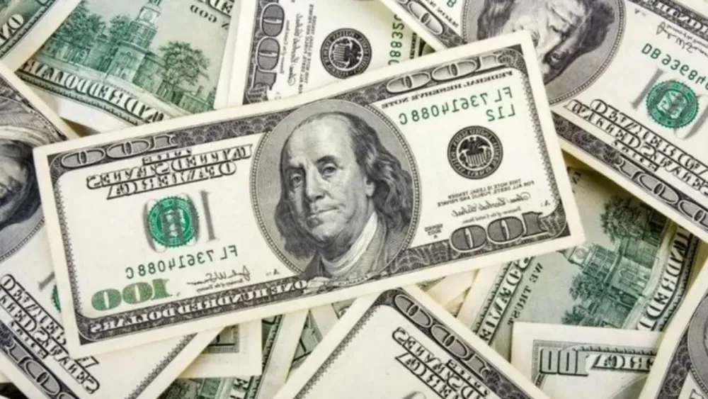 Tras la caída del martes, el dólar trepó $1
