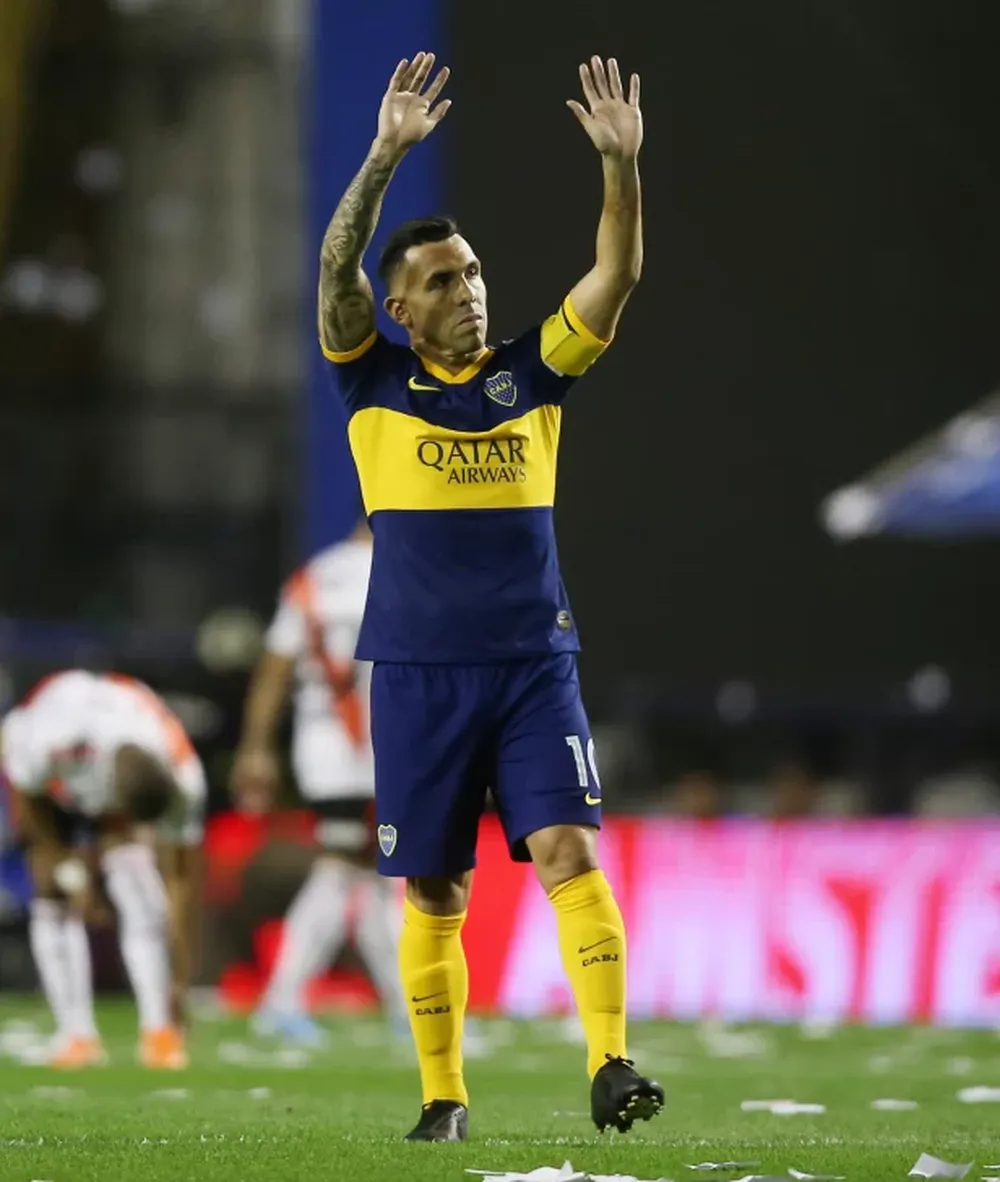 Larga Russo con el foco en Tevez
