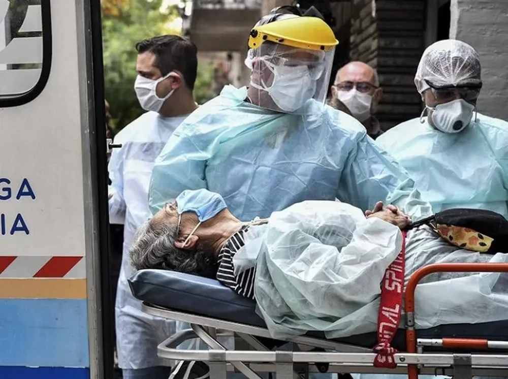 Hubo 54 muertes y 6.137 nuevos contagios de coronavirus en Argentina