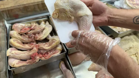 Prevén que la suba del precio de la carne elevará el del pollo y del cerdo