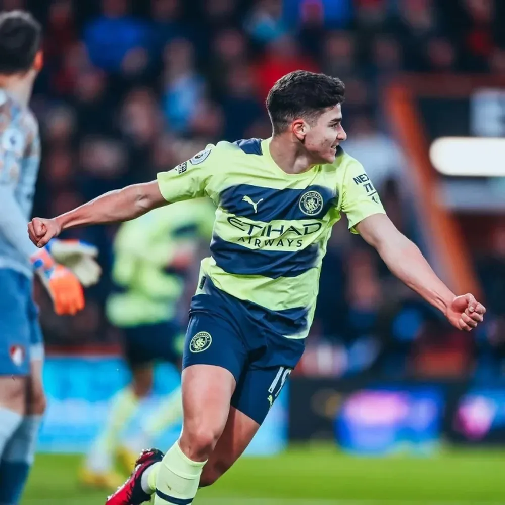 Julián Álvarez volvió a la titularidad y marcó en la goleada del Manchester City sobre Bournemouth