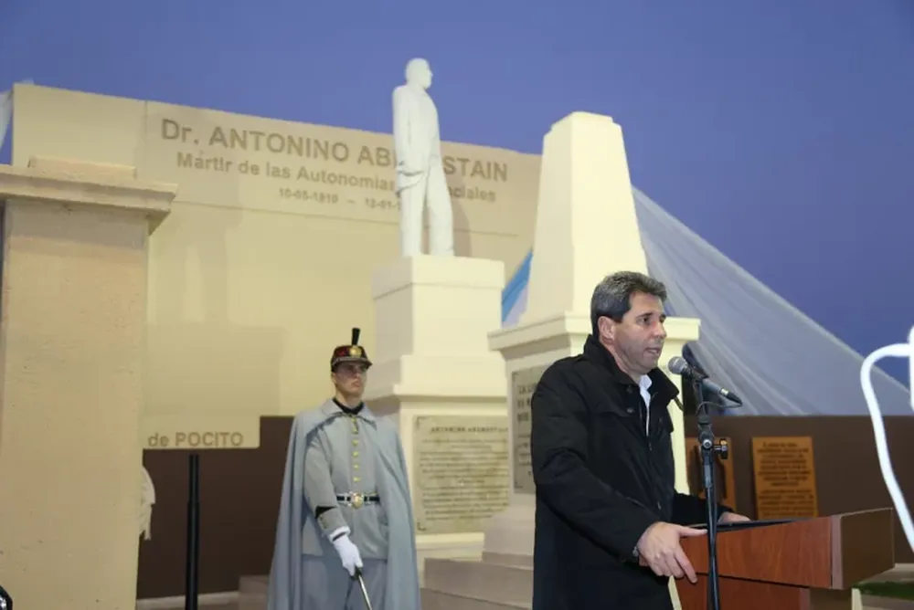 Pocito inauguró un monumento que recuerda a Aberastain