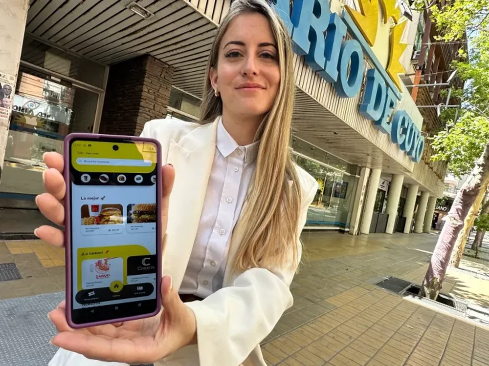 La representante de Capital fue la elegida de entre 19 emprendimientos. En la foto en DIARIO DE CUYO muestra a Tuki, la aplicación que desarrolló junto a su pareja y socio en 2024.