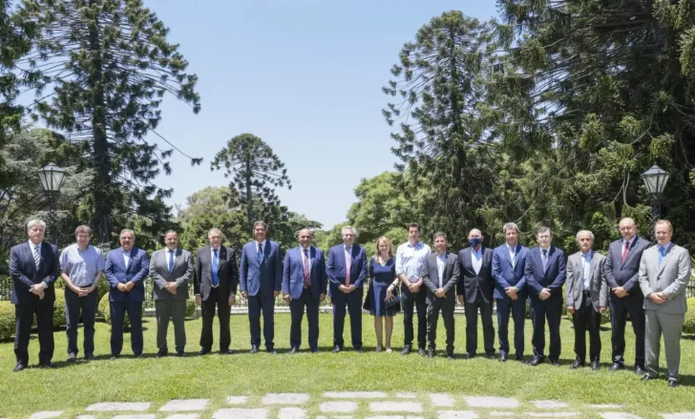 Uñac y otros 15 gobernadores, meten en agenda el subsidio al transporte y la modificación de la Corte