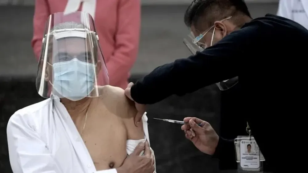 México, el primer país latinoamericano en vacunar contra el coronavirus