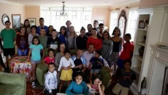 La historia de una familia con 31 hijos se volvió viral por su conviviencia en cuarentena