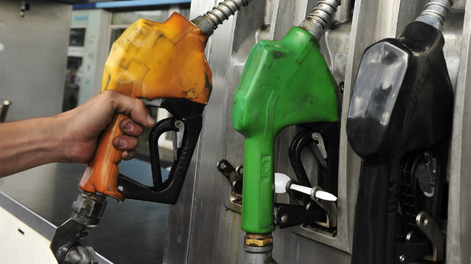 Aumenta la nafta: las petroleras suben un 4,5% el precio de sus combustibles