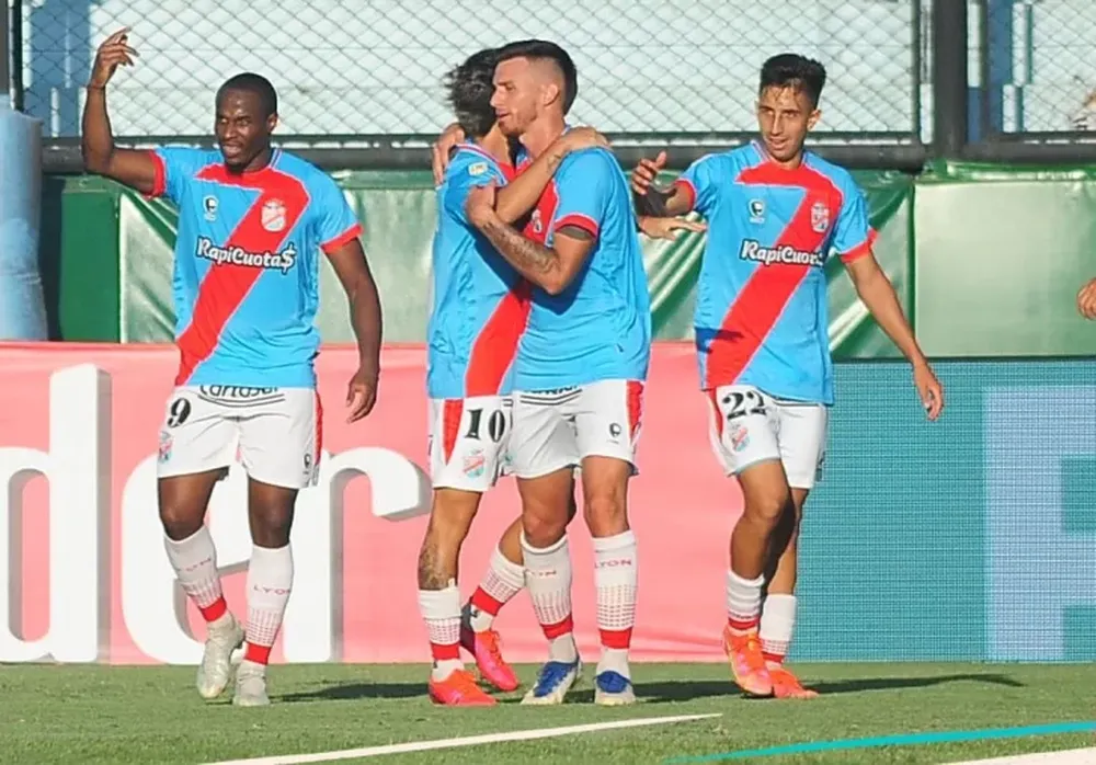 Arsenal consiguió su primer triunfo en Sarandí y sumó para la permanencia