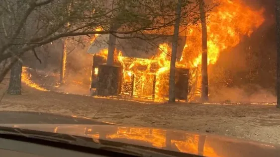 Incendios en Calamuchita arrasan casas y cabañas