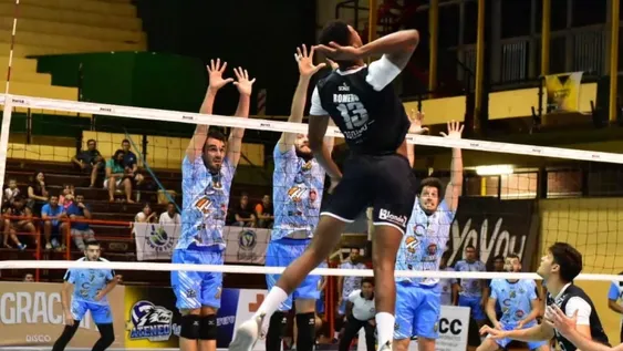 En el tie-break, Obras logró un importante triunfo frente a Ateneo