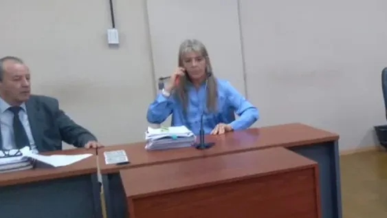 EL EMPRESARIO  (último a la derecha) admitió que cometió abusos simples contra los tres hermanitos, incluso su hijo.