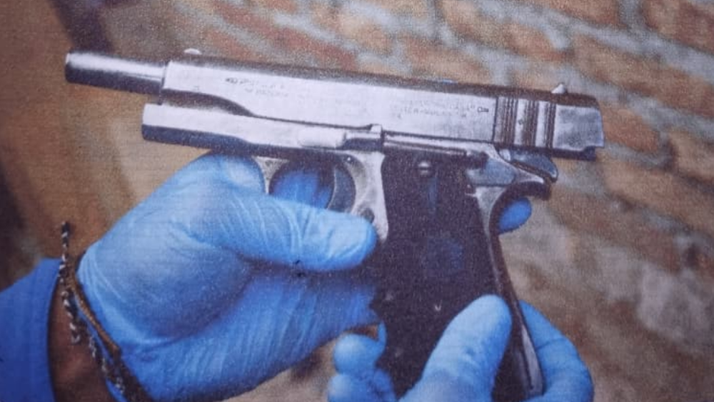 La pistola marca Ballester Molina calibre 11,25 milímetros, con numeración limada, cargada y apta para el disparo. La pistola marca Ballester Molina calibre 11,25 milímetros, con numeración limada, cargada y apta para el disparo.