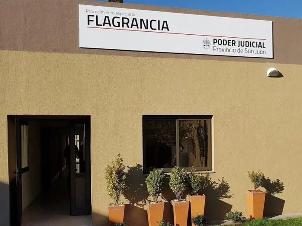 Agredió a su novia, que es menor, a pesar que le ayudaba porque estaba en situación de calle