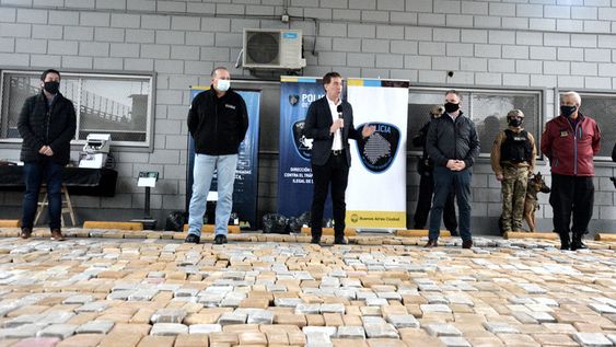 Secuestran 2.400 kilos de marihuana y detienen a tres narcos en Buenos Aires