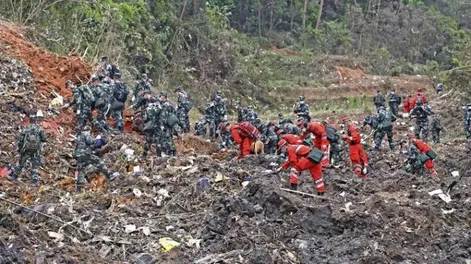 Encontraron una de las cajas negras del avión que se estrelló en China con 132 pasajeros