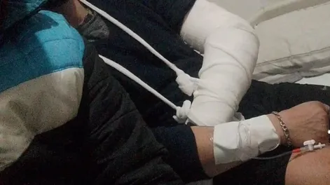 [VIDEO] Una mujer baleó a su ex yerno porque lo cree culpable de la muerte de su hijo