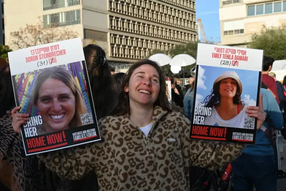 Según lo acordado, Hamas liberó a las primeras rehenes