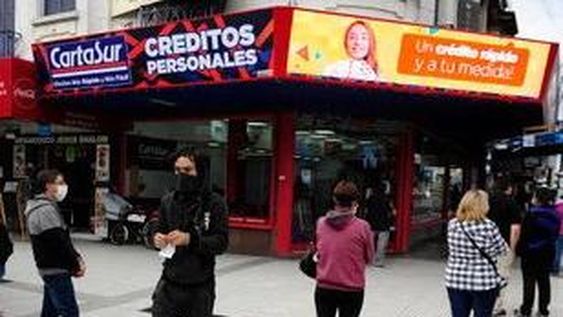 Un 64% de hogares se endeuda para comprar comida y remedios