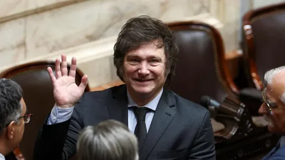 Milei convocó a un banderazo: jura en el recinto y discurso en las afueras del Congreso