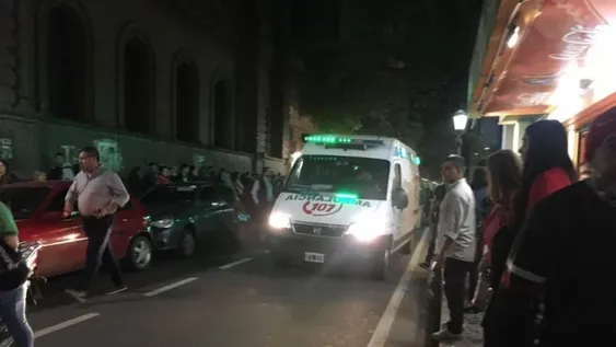 Sergio Denis se cayó de un escenario y fue retirado en estado delicado